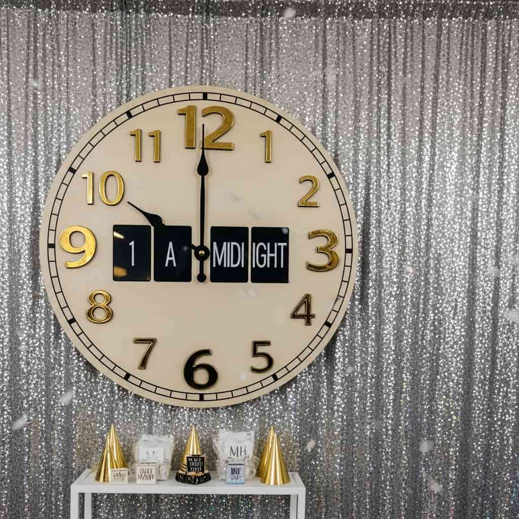 20 Stunning New Year’s Eve Decorations